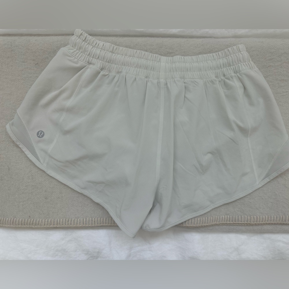 Lululemon Hotty Hot Short 2.5” lowrise short